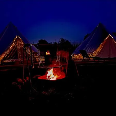 Luxe tent Luxe Glamping Tipitentjes 4 En 2 Persoons Tent
